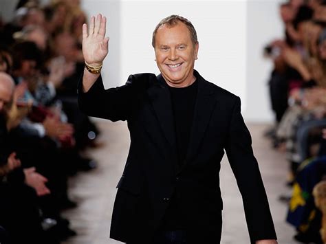 Modefirma Michael Kors muss mehr als 100 Läden 